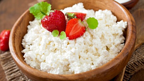 Le cottage cheese, c’est quoi ? Tout savoir sur ce fromage frais